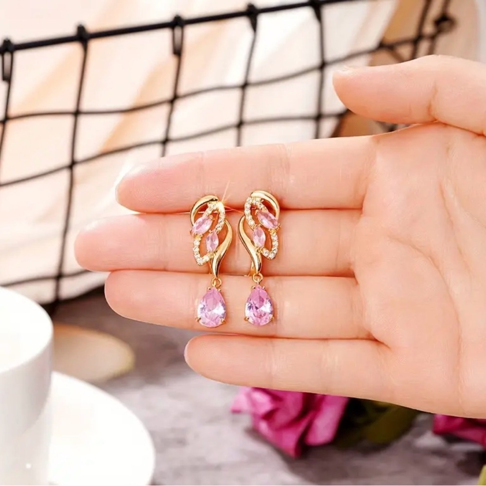 Elegant Gold and Pink Crystal Earrings. - Picture 4 of 8